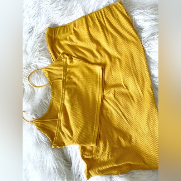 Small Two piece mustard yellow set - Picture 2 of 2